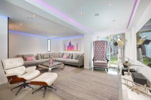 a living room with a couch and a chair at Casa India Ibiza in Santa Eularia des Riu