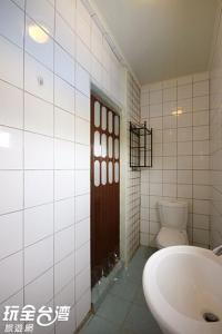 A bathroom at Ludao B&B