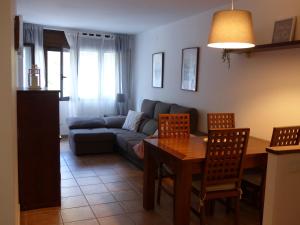 a living room with a couch and a table at Apartament Valls d'Aneu in Esterri d'Àneu