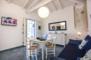 Posedenie v ubytovaní Villa Salina fronte mare