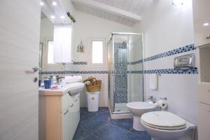 Kúpeľňa v ubytovaní Villa Salina fronte mare + 32 fotografií