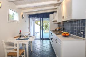 Kuchyňa alebo kuchynka v ubytovaní Villa Salina fronte mare