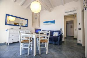 Posedenie v ubytovaní Villa Salina fronte mare