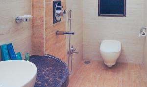 Treebo Chalets, Nagpur Airport的一间浴室