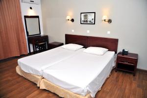 Giường trong phòng chung tại Santa Marina Hotel Apartments