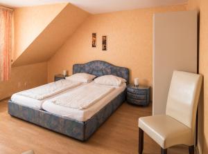 Llit o llits en una habitació de Gästezimmer Strauß