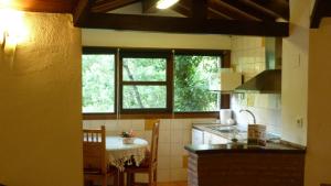 Dapur atau dapur kecil di Casa Rural Crisol Spa