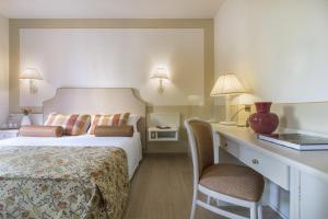 Postel nebo postele na pokoji v ubytování Relais Santa Chiara Hotel - Tuscany Charme