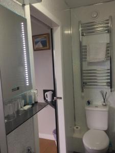 Un baño de Lochalsh View en suite Kyle near Skye