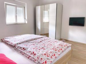 Postel nebo postele na pokoji v ubytování Apartments Roko Kolinda