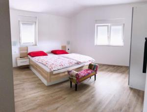 Postel nebo postele na pokoji v ubytování Apartments Roko Kolinda