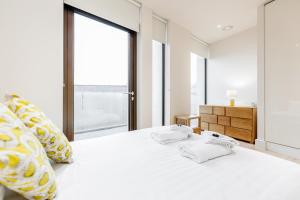 מיטה או מיטות בחדר ב-StayLux Waterloo