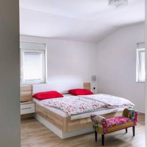 Postel nebo postele na pokoji v ubytování Apartments Roko Kolinda