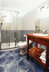 
a bathroom with a toilet a sink and a bath tub at Apartamentos Adjovimar in Los Llanos de Aridane
