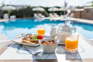 Poolen vid eller i närheten av Ariadne Hotel