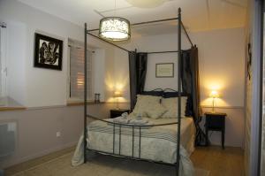 Tempat tidur dalam kamar di Au Coeur d'Alsace Chambres d'hôtes