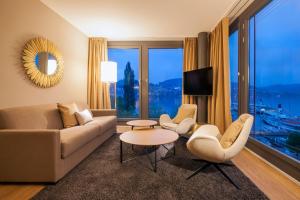 TV a/nebo společenská místnost v ubytování Radisson Blu Hotel, Lucerne