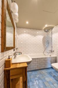 Ένα μπάνιο στο Design Apartment