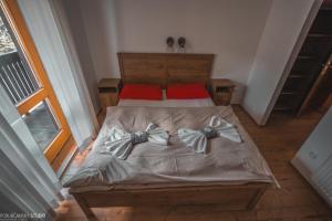 Un pat sau paturi într-o cameră la Penzion Muran