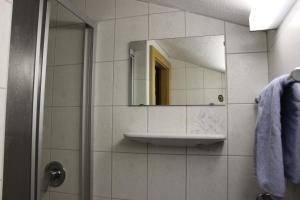 A bathroom at Haus am Mühlanger