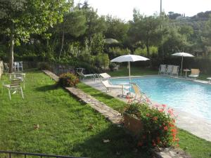 Bazén v ubytování Agriturismo Conca Verde nebo v jeho okolí