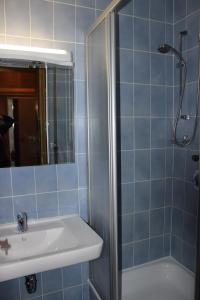 A bathroom at Haus am Mühlanger