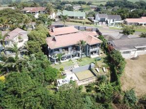 an aerial view of a house with a yard at Venti Dell'Est in Westbrook