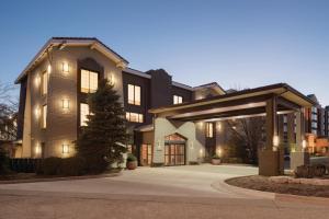 a large building with a garage in front of it at Country Inn & Suites by Radisson, Chicago-Hoffman in Hoffman Estates