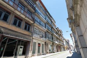Gambar di galeri bagi LovelyStay - Allderman Apartment - Almada 3º F di Porto