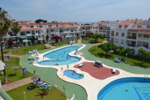 Bazén v ubytovaní Apartments Kione Playa Romana Park alebo v jeho blízkosti