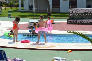 Hostia v ubytovaní Apartments Kione Playa Romana Park