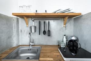 Кухня или мини-кухня в White and Grey Chora
