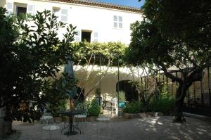 Zahrada ubytování Le Vieux Logis Chambres d'Hôtes + 10 fotografií