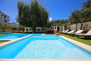 Πισίνα στο ή κοντά στο Apartments Mirakul