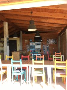 A restaurant or other place to eat at casa cologna glamping