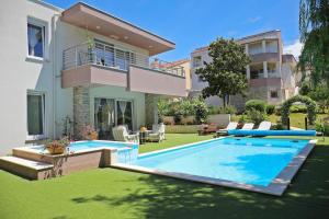 Πισίνα στο ή κοντά στο Apartments Mirakul