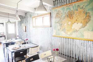 Fossardalur Guesthouse餐廳或用餐的地方