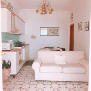 Kitchen o kitchenette sa Casa Marta vacation home in Positano