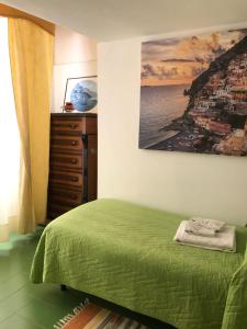 Kama o mga kama sa kuwarto sa Casa Marta vacation home in Positano