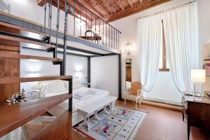 Dviaukštė lova arba lovos apgyvendinimo įstaigoje Corte al Duomo