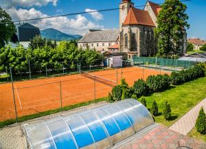Tenis alebo squash v ubytovaní Penzion Fako alebo jeho okolí