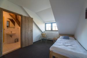 Letto o letti in una camera di Pernštejnův statek
