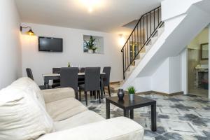 Posedenie v ubytovaní House "Vesela"