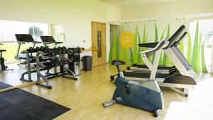 The fitness centre and/or fitness facilities at Hit Hoteles Aeropuerto Puebla