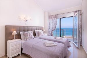 A bed or beds in a room at Villa Sunset