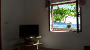 A television and/or entertainment centre at Anka's Beach