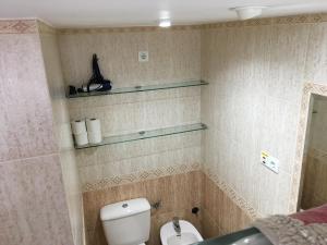 Koupelna v ubytování Apartamentos SOL y PLAYA Torremolinos