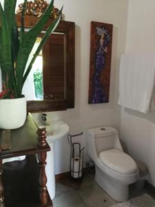 Ένα μπάνιο στο Casa Bali Verde
