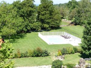 Vista de la piscina de Hôtel du Château o d'una piscina que hi ha a prop