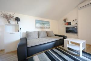Televízia a/alebo spoločenská miestnosť v ubytovaní Apartment Mareta